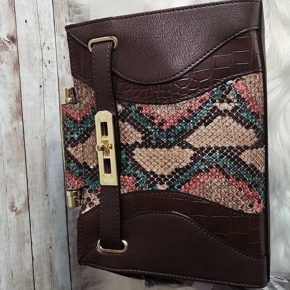 Gianni Bini, Chocolate Brown W/snakeskin panel purse, with gold hardware. - Picture 11 of 11